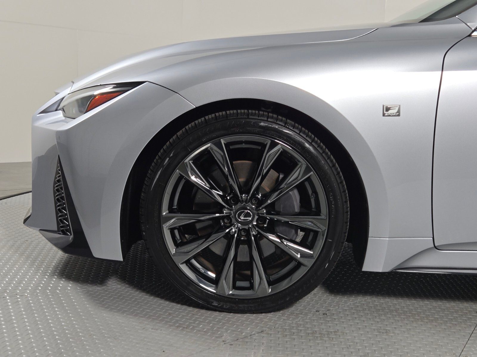 2023 Lexus IS 350 F SPORT - Photo 9