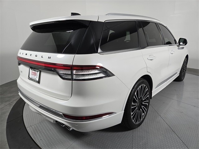 2025 Lincoln Aviator Black Label photo 3