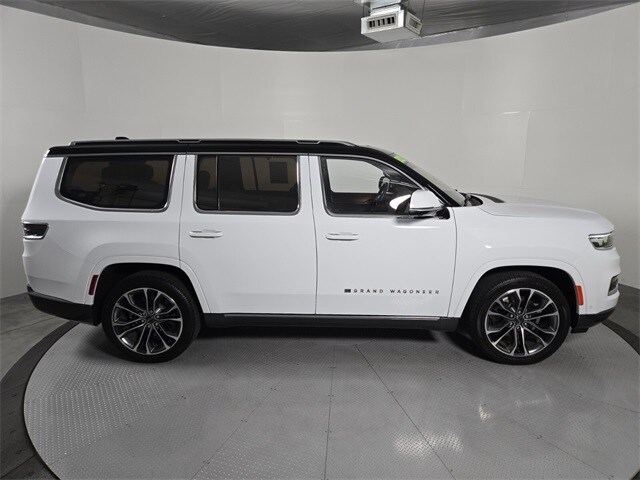 2022 Jeep Grand Wagoneer III photo 3