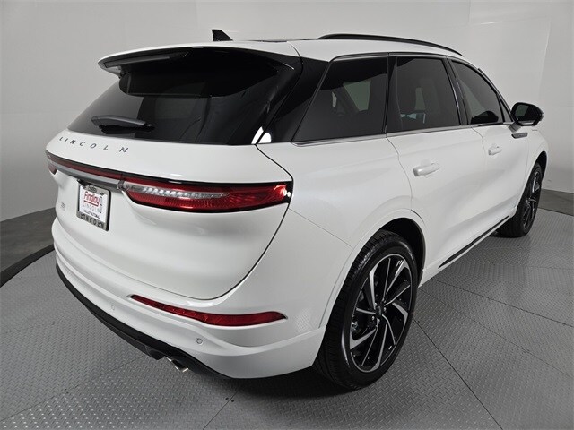 2025 Lincoln Corsair Grand Touring photo 3