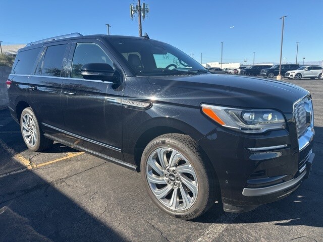 2024 Lincoln Navigator Premiere photo 3