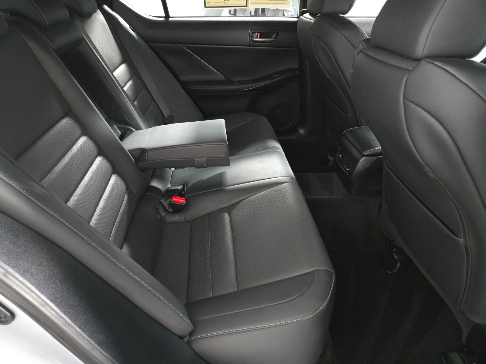 2023 Lexus IS 350 F SPORT - Photo 16