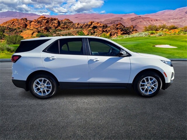 2024 Chevrolet Equinox LS photo 3
