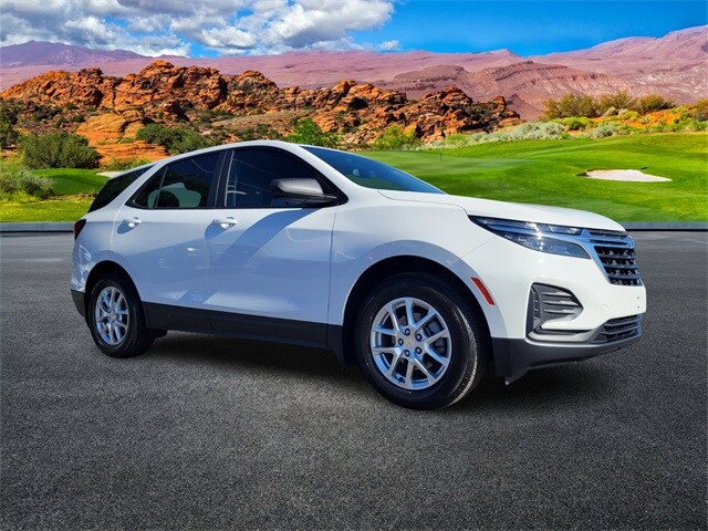 2024 Chevrolet Equinox LS photo 2