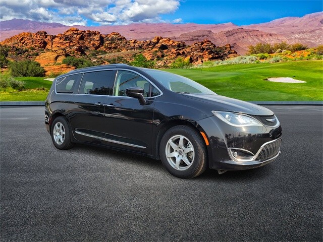 Used 2019 Chrysler Pacifica Touring L with VIN 2C4RC1BG6KR666030 for sale in St. George, UT