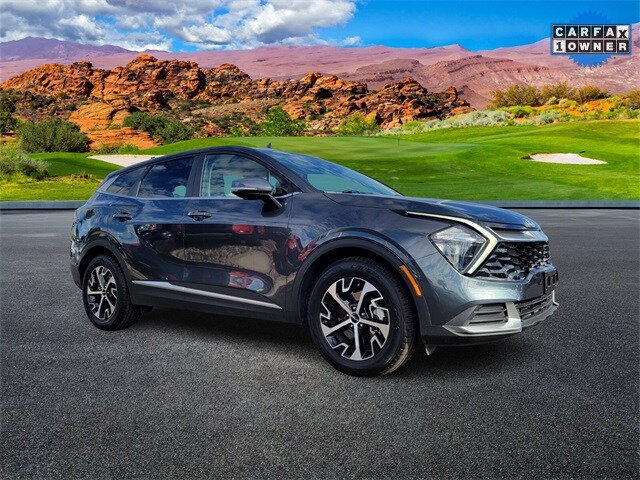 2023 Kia Sportage EX photo 2