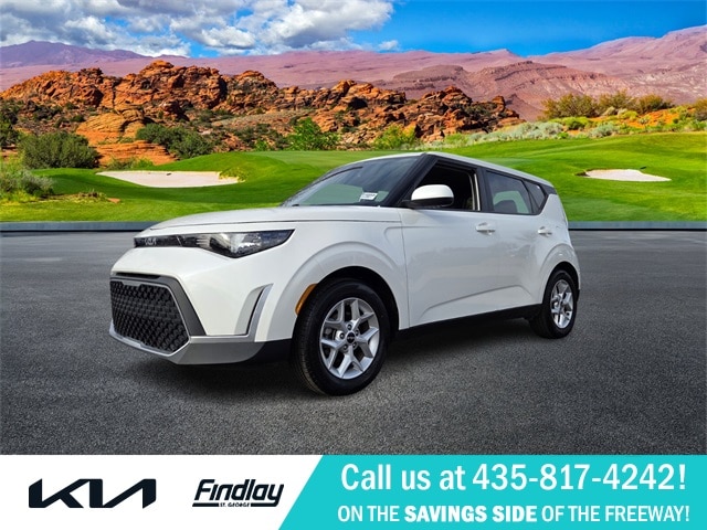 2023 Kia Soul LX's photo