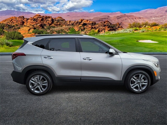 2022 Kia Seltos S photo 3