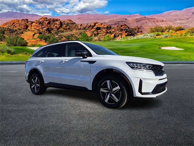 2022 Kia Sorento S photo 2