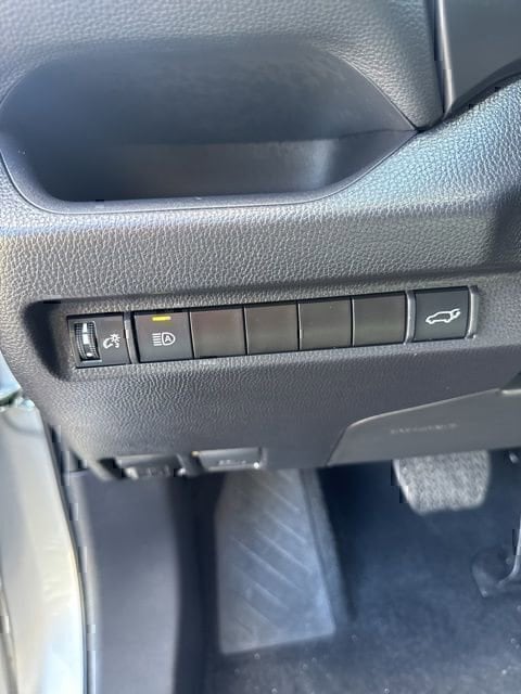 2025 Toyota RAV4 XLE - Photo 22