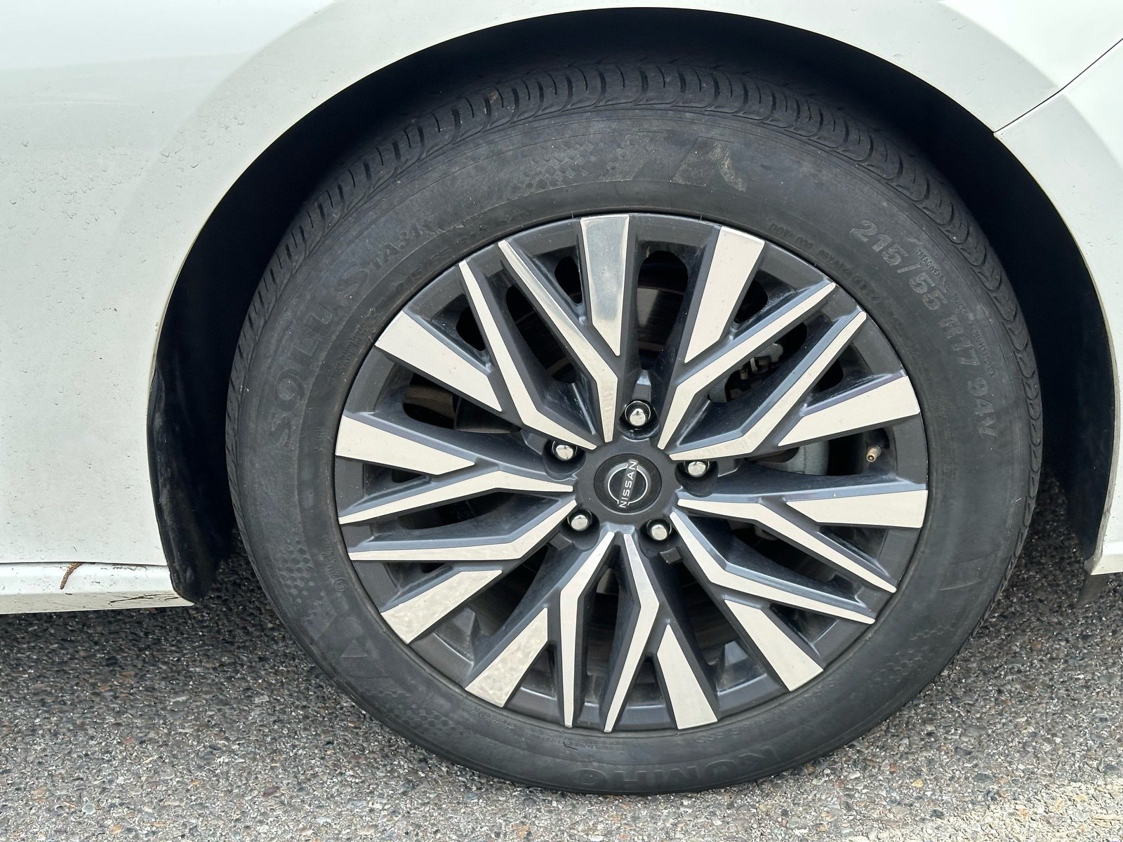 2025 Nissan Altima SV - Photo 14
