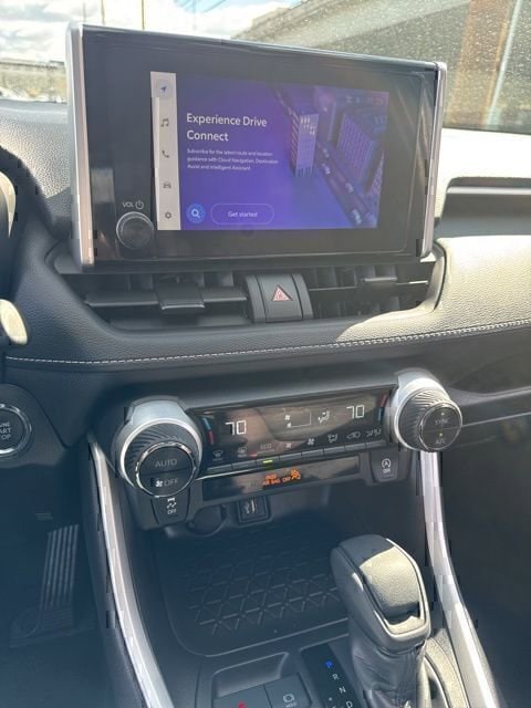 2025 Toyota RAV4 XLE - Photo 26