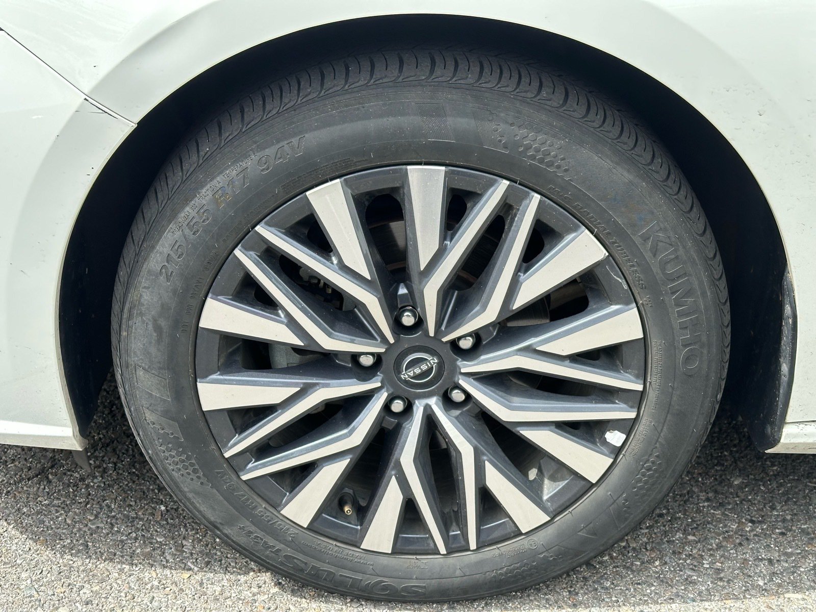 2025 Nissan Altima SV - Photo 15