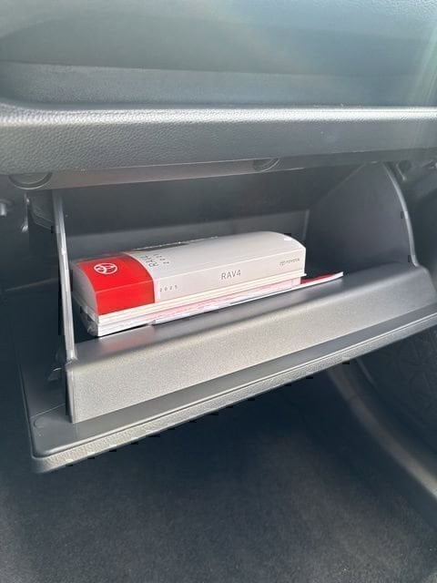 2025 Toyota RAV4 XLE - Photo 30