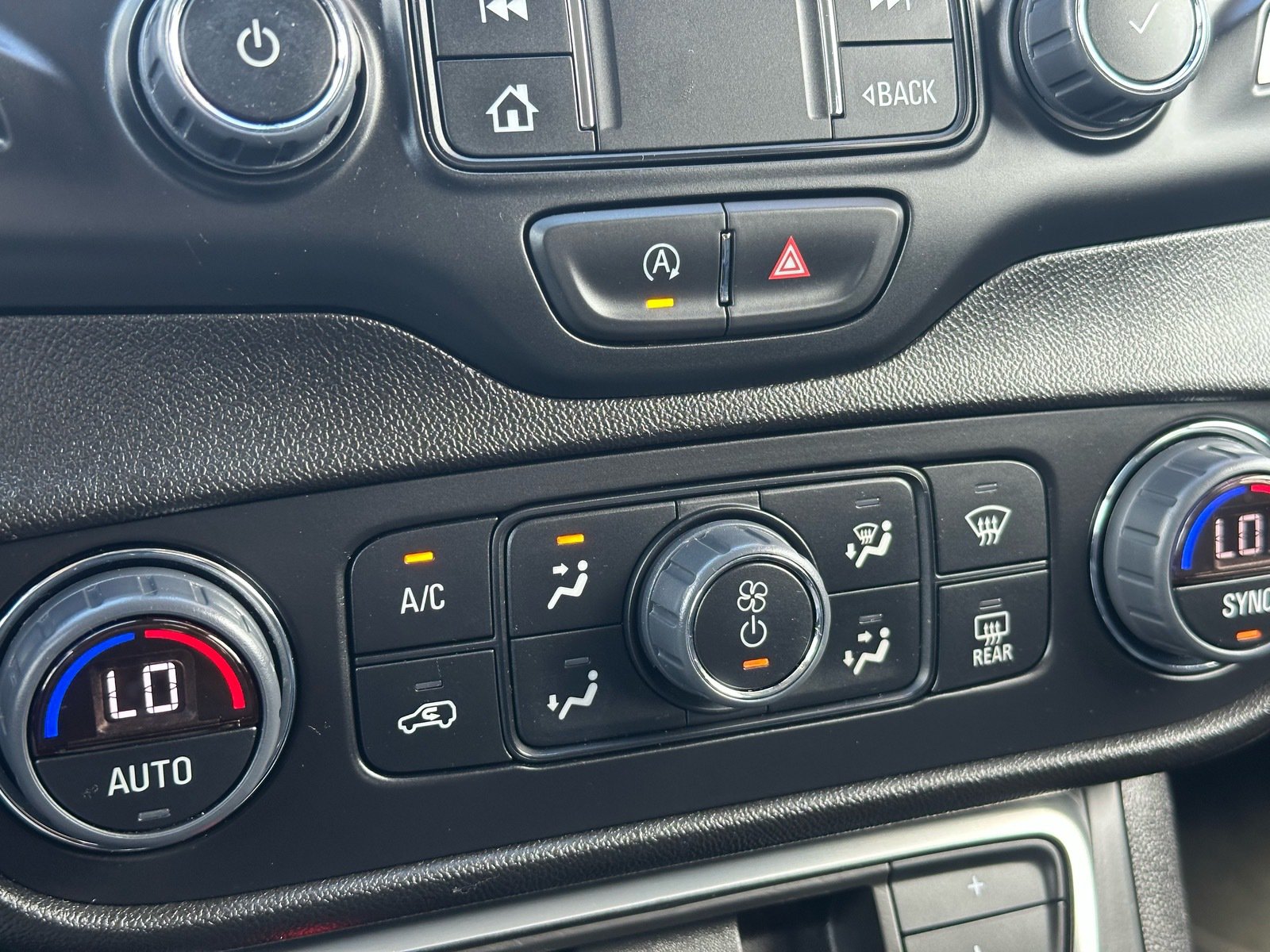 2024 GMC Terrain SLT - Photo 17