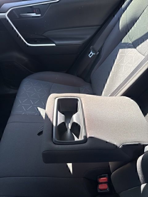 2025 Toyota RAV4 XLE - Photo 17