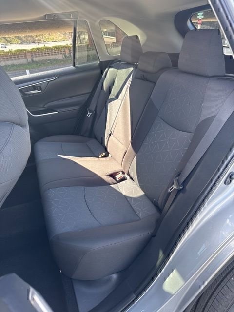 2025 Toyota RAV4 XLE - Photo 15