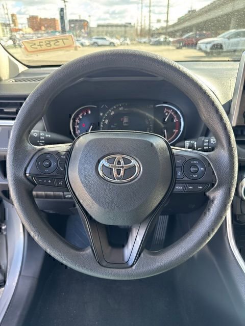 2025 Toyota RAV4 XLE - Photo 23