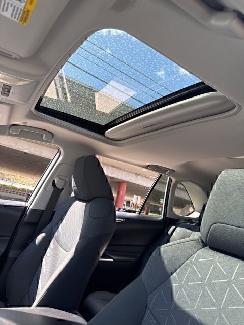 2025 Toyota RAV4 XLE - Photo 20