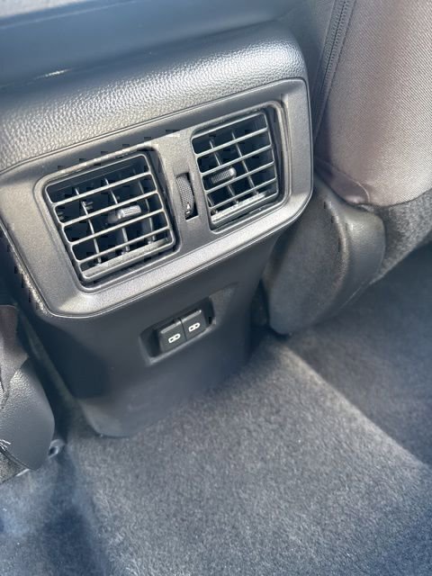 2025 Toyota RAV4 XLE - Photo 16