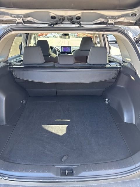 2025 Toyota RAV4 XLE - Photo 13
