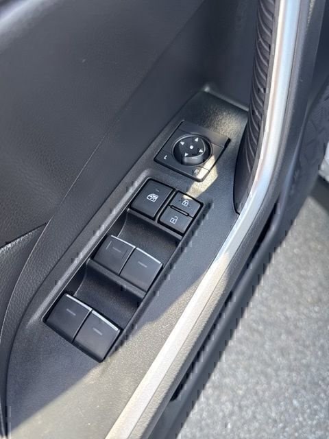 2025 Toyota RAV4 XLE - Photo 21