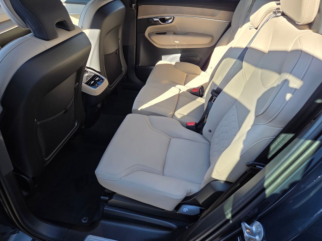 2026 Volvo XC90 Plus - Photo 15