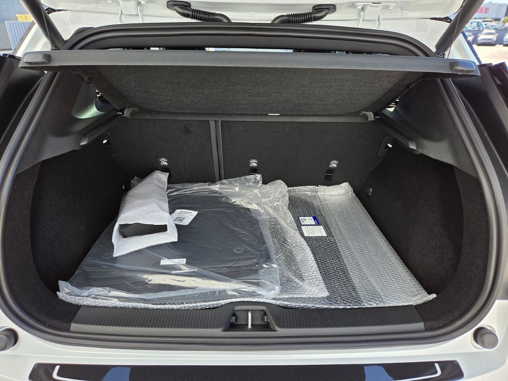 2026 Volvo EX30 Ultra - Photo 16