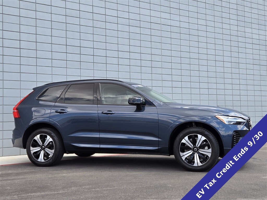 2025 Volvo XC60 Hybrid T8 Core photo 3