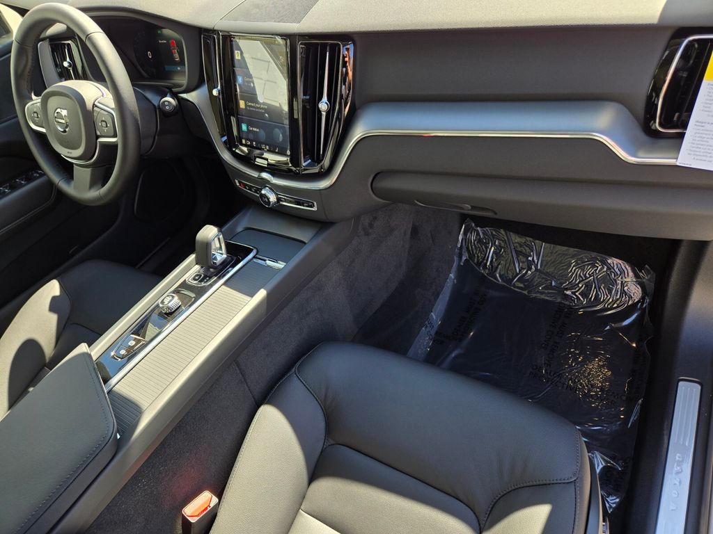 2025 Volvo XC60 Core - Photo 20