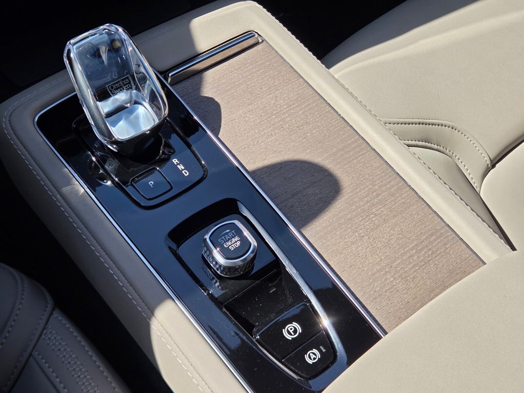 2026 Volvo XC90 Plus - Photo 31