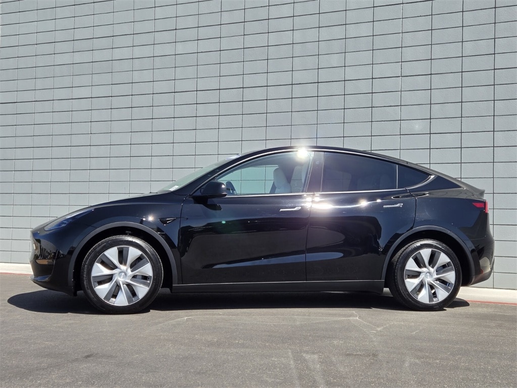 Used 2024 Tesla Model Y Long Range with VIN 7SAYGDEE9RF985541 for sale in Las Vegas, NV