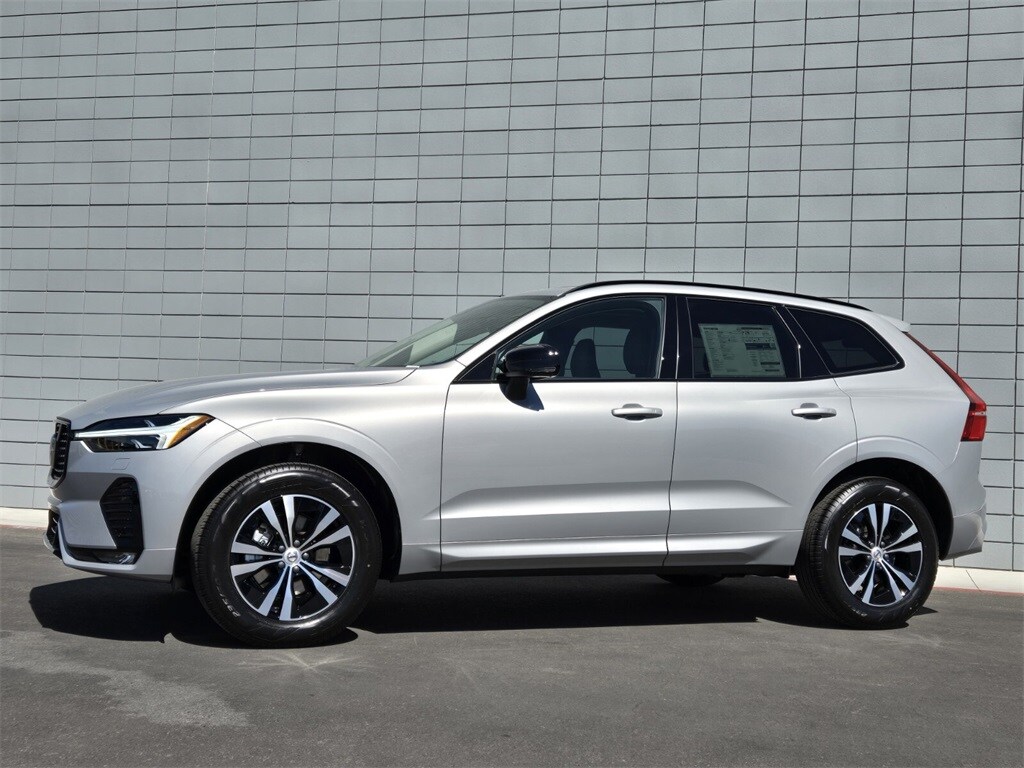 2025 Volvo XC60 B5 Core photo 2