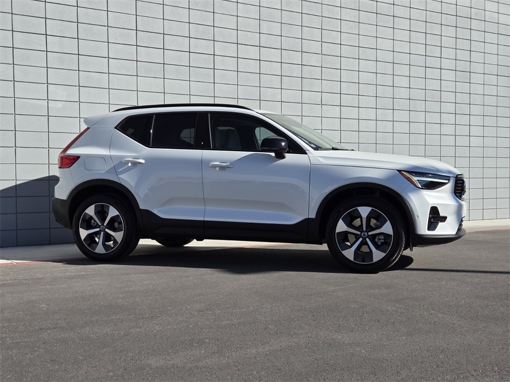 New 2026 Volvo XC40 B5 Plus SUV