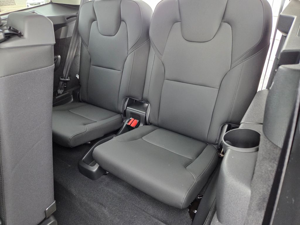 2026 Volvo XC90 Plus - Photo 15