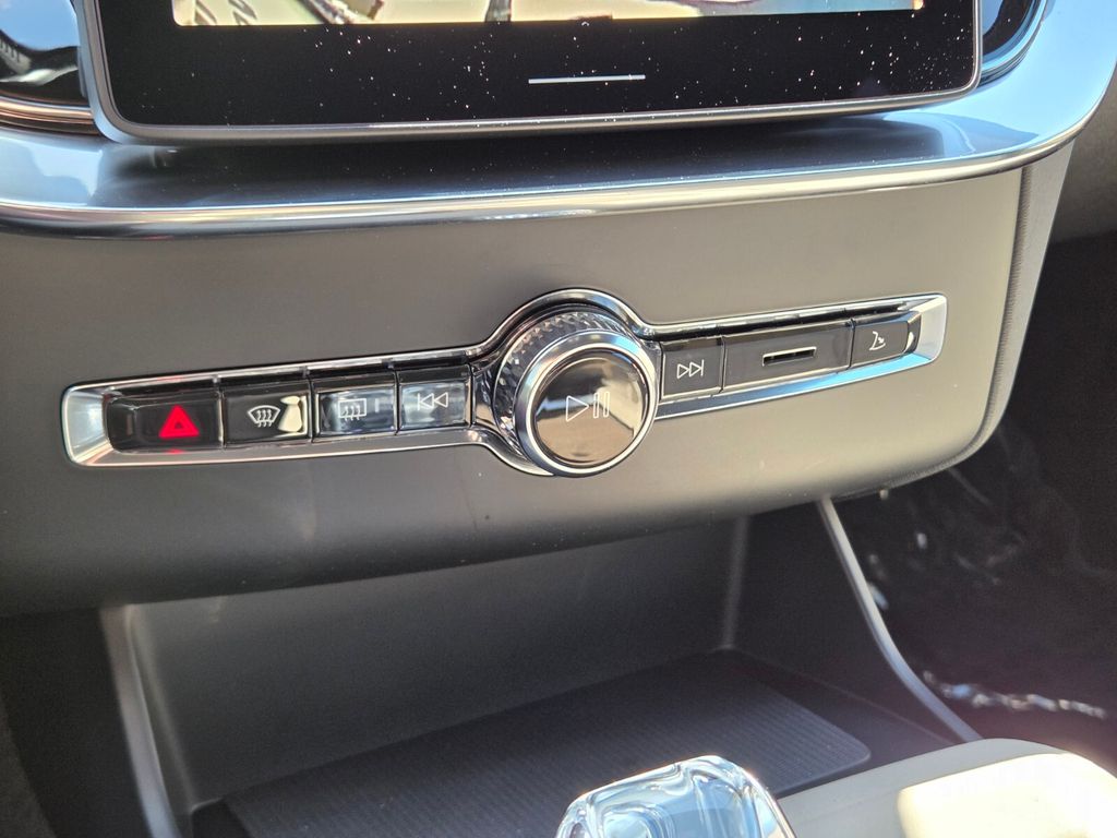 2026 Volvo XC90 Plus - Photo 30
