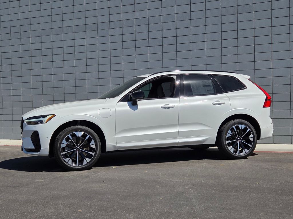 2026 Volvo XC60 Plus - Photo 2