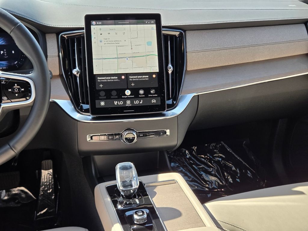 2026 Volvo XC90 Plus - Photo 17