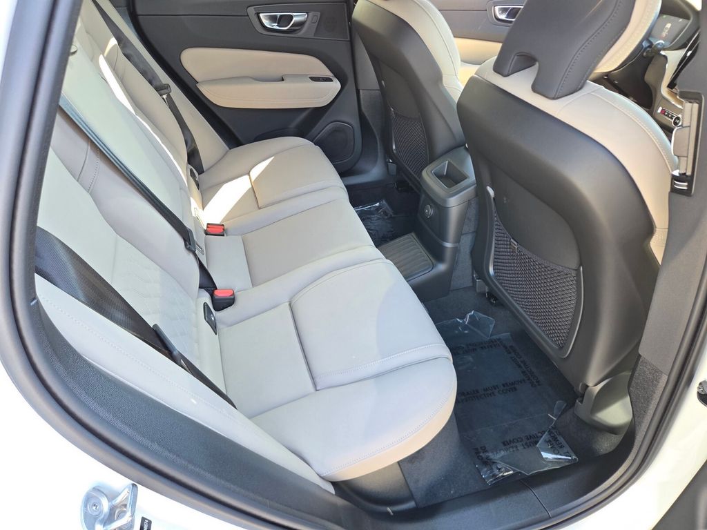 2026 Volvo XC60 Plus - Photo 21