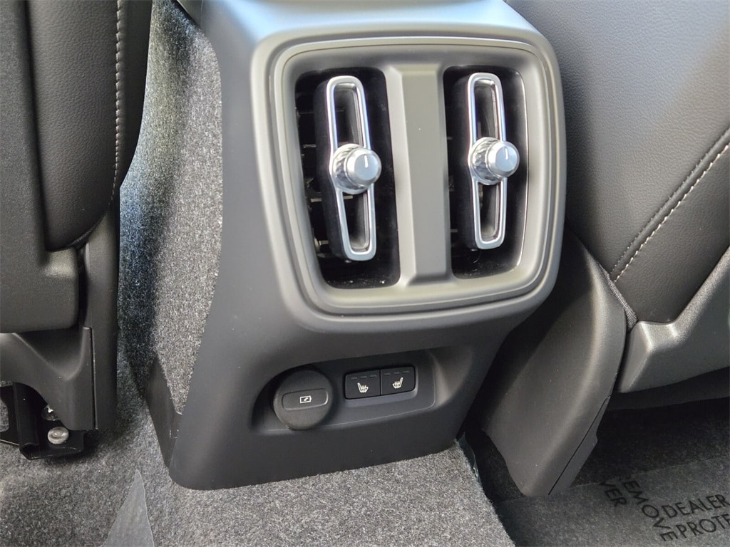 2025 Volvo XC40 Ultra - Photo 13