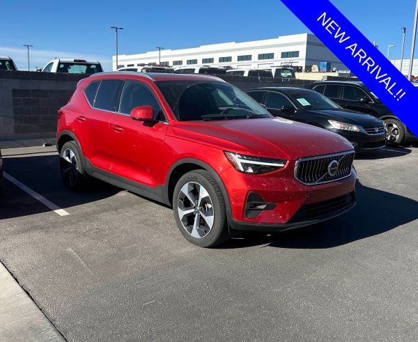 2025 Volvo XC40 SUV 