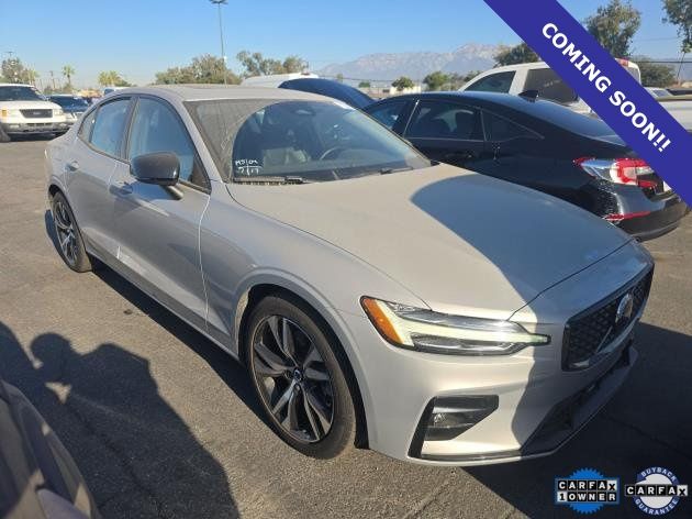 2024 Volvo S60 Core's photo