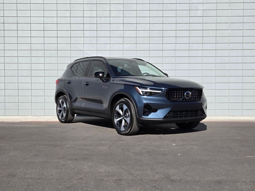 New 2026 Volvo XC40 B4 Plus SUV