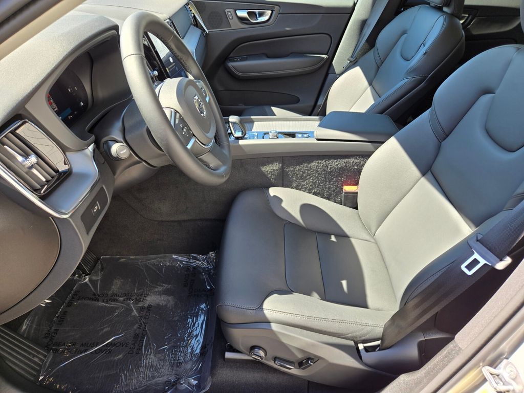 2025 Volvo XC60 Core - Photo 9