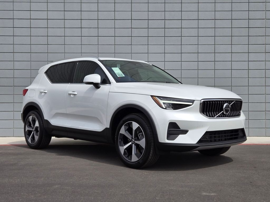 New 2025 Volvo XC40 B5 Core Bright Theme SUV