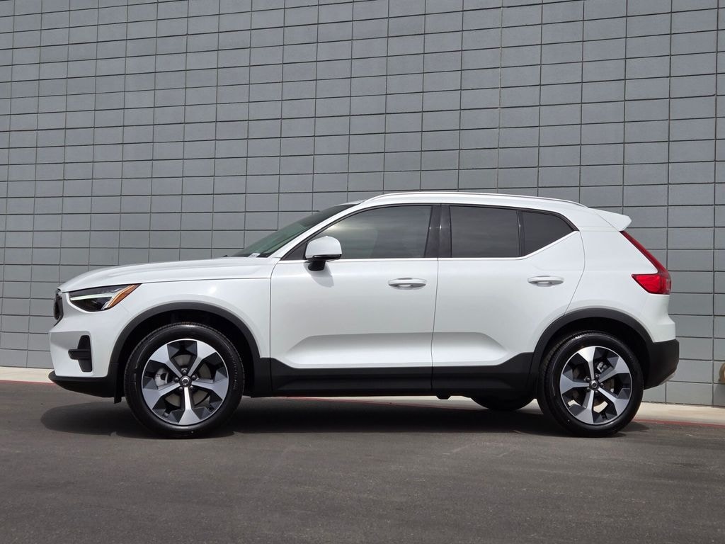 New 2025 Volvo XC40 B5 Core Bright Theme SUV