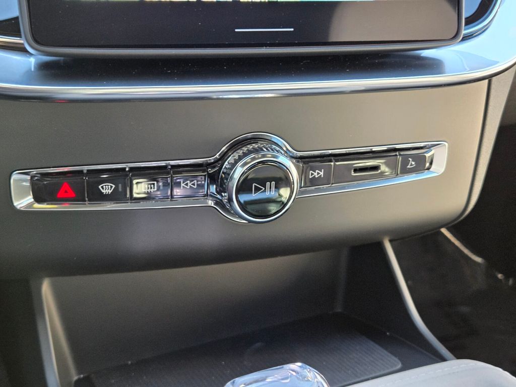 2026 Volvo XC90 Plus - Photo 30