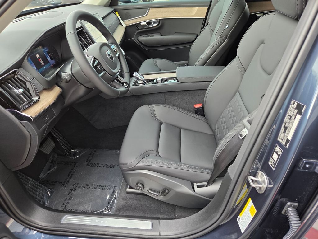 2026 Volvo XC90 Plus - Photo 13