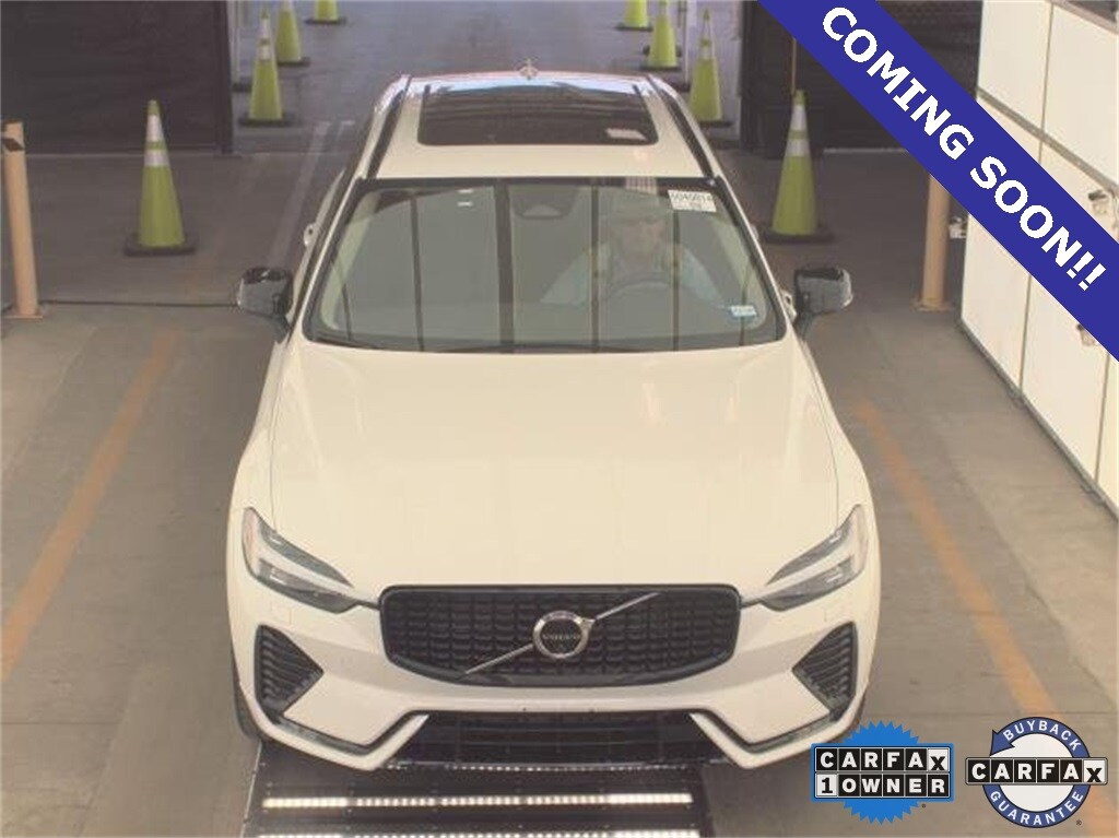 2025 Volvo XC60 B5 Plus photo 2