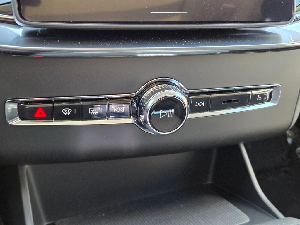 2026 Volvo XC90 Plus - Photo 31